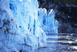 Picture-why -are -glaciers-blue